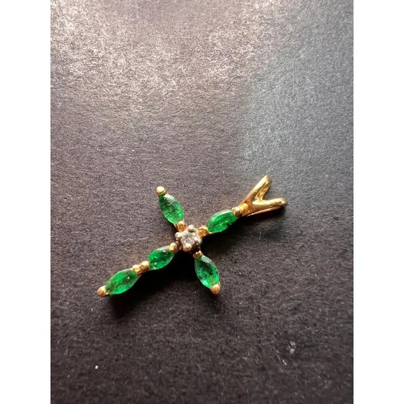 14k gold emerald diamond cross pendant - Picture 2 of 11